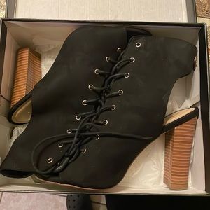 Black tie up heels size 9 used but in good condition